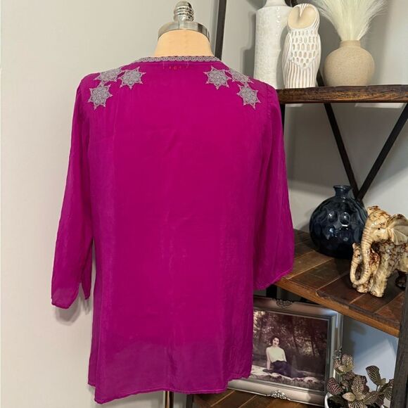 Johnny Was Embroidered Blouse Size MED Pink Floral Boho V-Neck - Picture 2 of 14